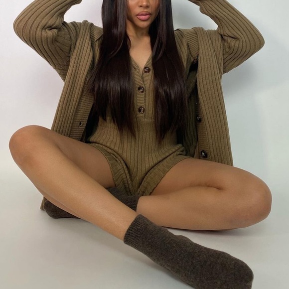 Short knit jumpsuit with long sleeves taupe - Picture 6 of 6